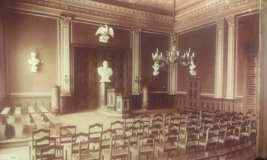 Tak na przełomie XIX i XX wieku wyglądała aula Królewskiego...