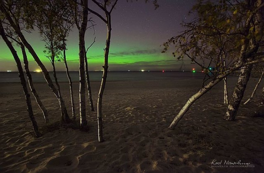 Zorza polarna nad Zatoką Gdańską. Zobacz piękne zdjęcia Karola Nienartowicza