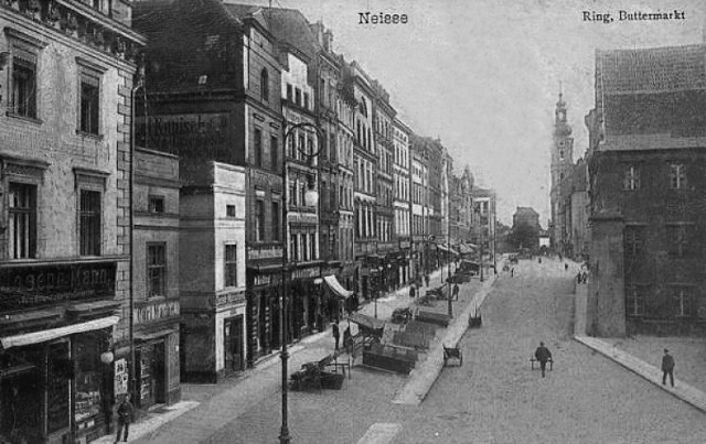 Przedwojenna pocztówka z widokiem na Rynek Maślany.