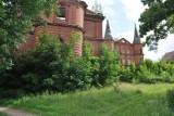 Zabytkowy pałac w Juchowie koło Szczecinka. Ruiny na sprzedaż i do uratowania [zdjęcia]