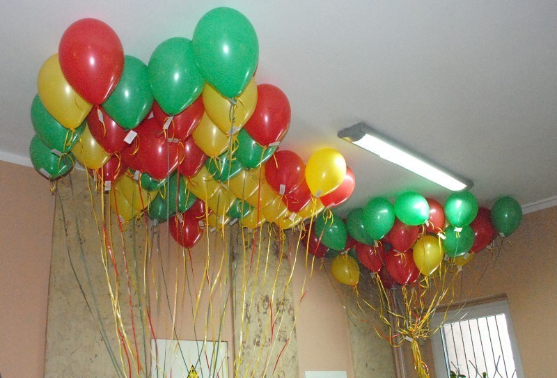PKS 121212 w Czempiniu. Przedszkolaki wypuściły w niebo prawie 80 balonów z przesłaniem