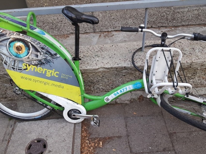 W rowerze miejskim pękły widełki. Ranny cyklista trafił do szpitala