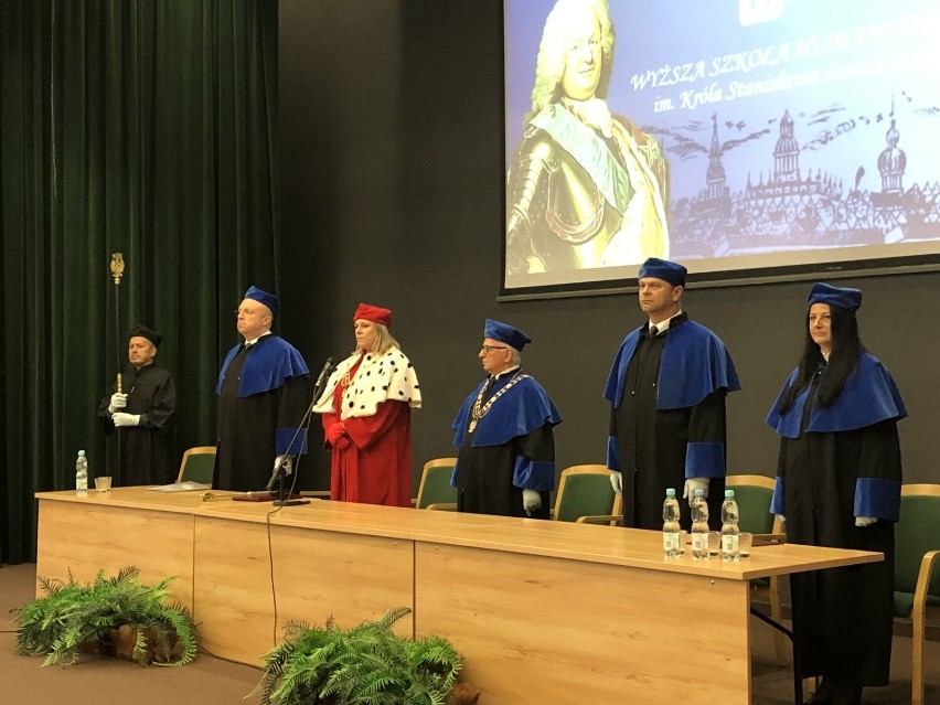 Inauguracja roku akademickiego 2022/2023 w Wyższej Szkole Humanistycznej w Lesznie ZDJĘCIA