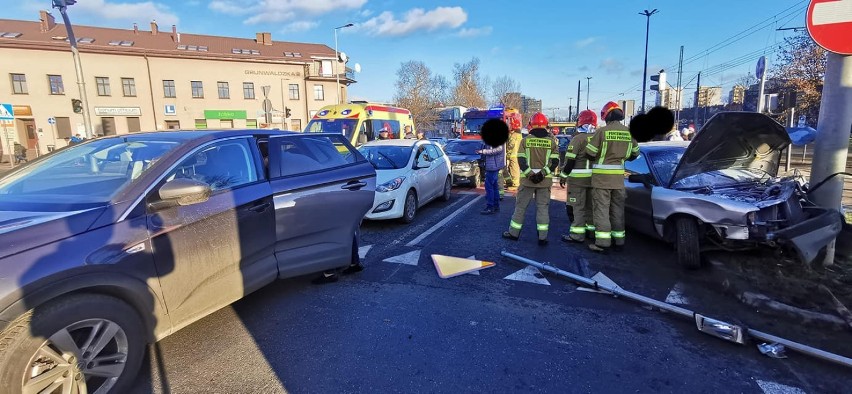 W zdarzeniu na rondzie Grunwaldzkim w Bydgoszczy nikt nie...