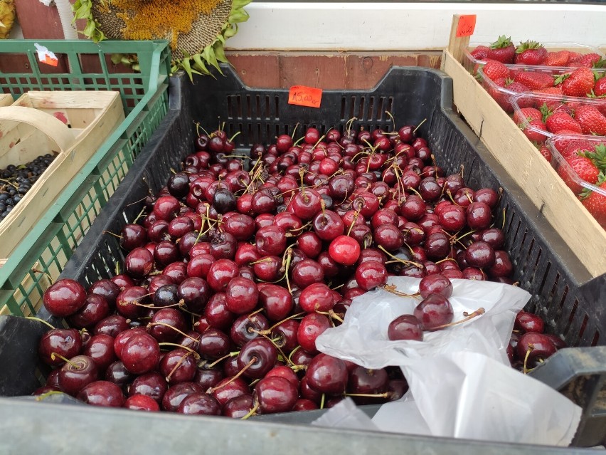 Na straganie w dzień targowy... Co można kupić na Małym Rynku w Zgorzelcu w sierpniu? Ceny warzyw i owoców