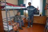 Tarnów. Tłum bezdomnych znalazł schronienie w domu Caritas