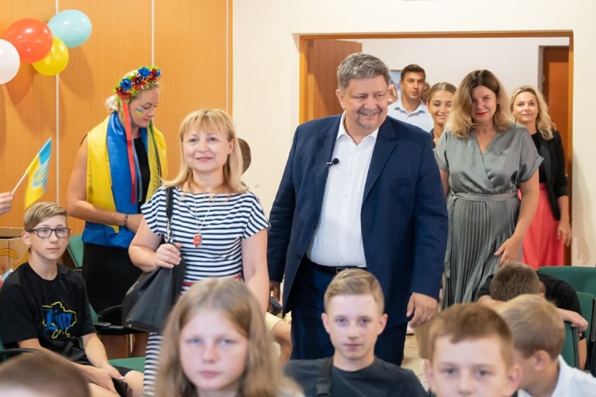 Setka dzieci z Ukrainy przebywa na obozie sportowo-językowym w Spale ZDJĘCIA