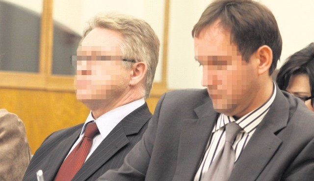 Wiceprezydent Świętochłowic (z prawej) był przesłuchiwany przez prokuratora.
