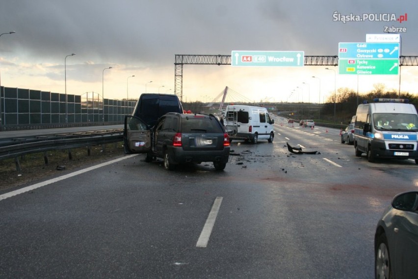 Tragiczny wypadek na A4 w Zabrzu [ZDJĘCIA]. Zginął 41-latek dociśnięty do bariery energochłonnej