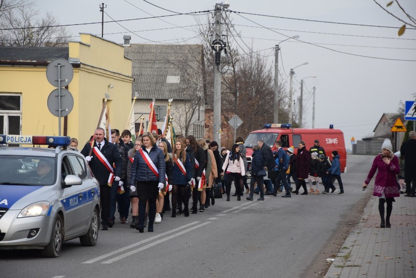 Sztandar patrona dla Szkoły Podstawowej w Dąbrowie Wielkiej