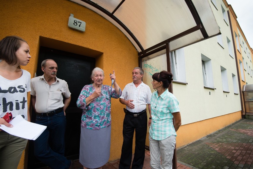 19 rodzinom z bloku przy ul. Matejki urzędnicy ZGM-u każą dopłacić za dwa lata zużycia wody