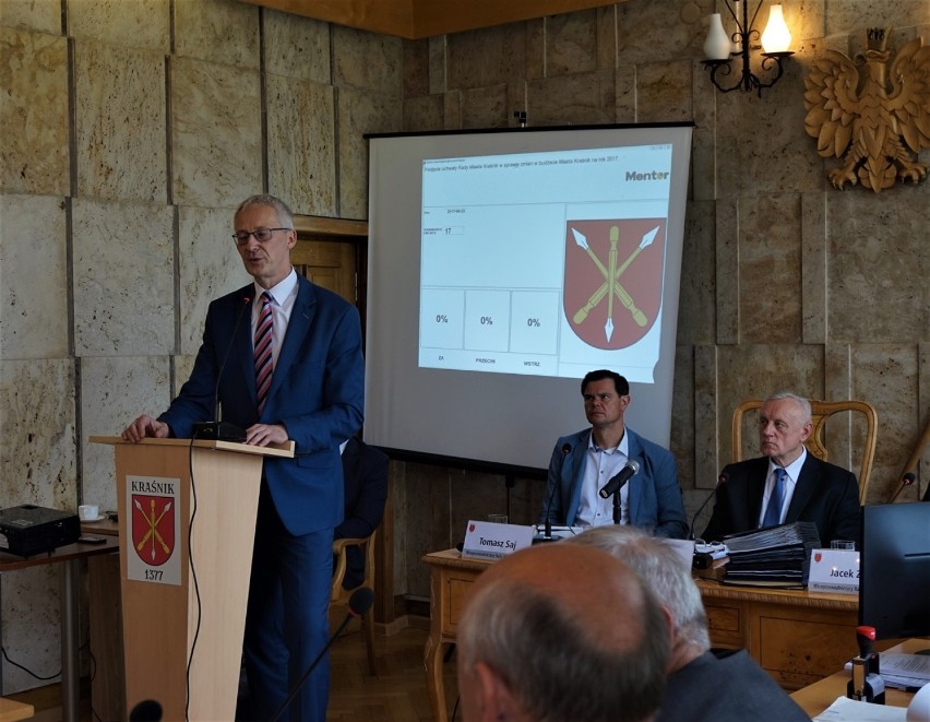 Z sesji Rady Miasta w Kraśniku: Burmistrz Włodarczyk z absolutorium. Dyskusji nie było (ZDJĘCIA)