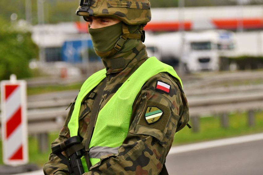 Żołnierze lęborskiego batalionu w służbie na zachodniej granicy. Swoich podwładnych odwiedził dowódca