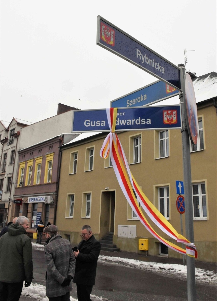 Podczas uroczystości tablicę z nazwą skwery odsłonili:...