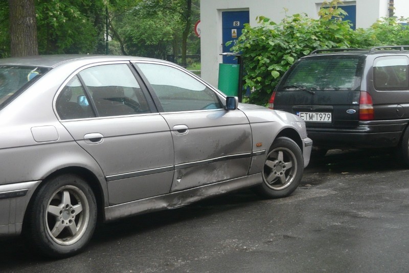 Wypadek na św. Antoniego w Tomaszowie: Motocyklista zderzył się z bmw  [ZDJĘCIA]