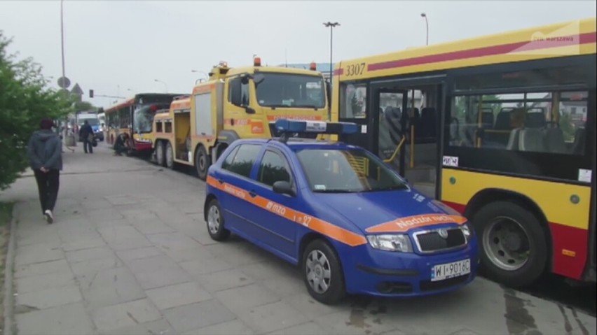 Zderzenie autobusów, Warszawa. Kierowca się zagapił [WIDEO]