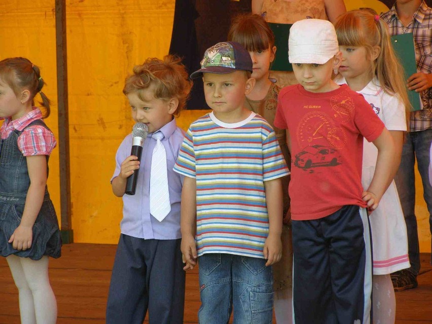 Gmina Nowy Staw: Mieszkańcy spotkali się na rodzinnym festynie przy szkole w Świerkach