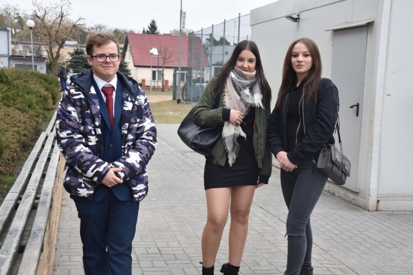 Młodzież ze Szkoły Podstawowej nr 1 w Wągrowcu już po egzaminie z języka obcego 