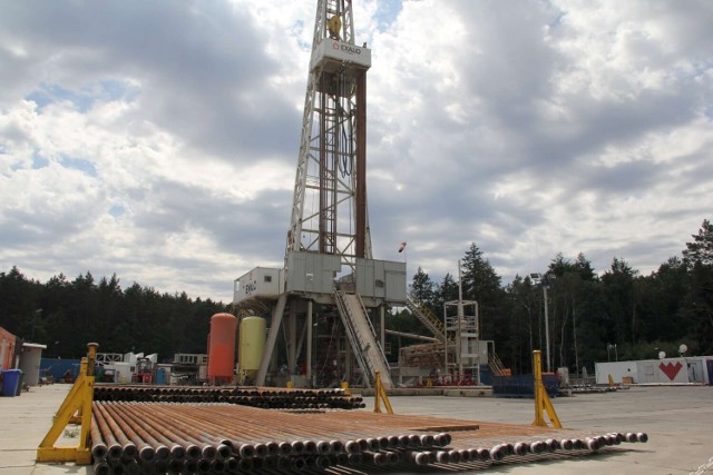Wyniki testów potwierdziły opłacalność wydobycia ropy naftowej i gazu ziemnego w Tucholi pod Sierakowem. Kiedy ruszy wydobycie? (zdjęcia z 2020 roku).