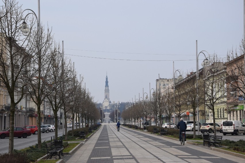 W weekendy centrum Częstochowa niemal całkowicie się...