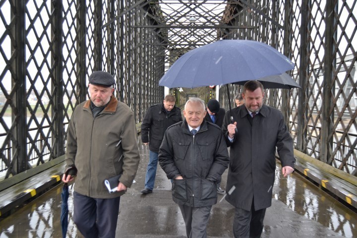Leszek Miller w Tczewie chce pomóc odnowić zabytkowy most przez Wisłę