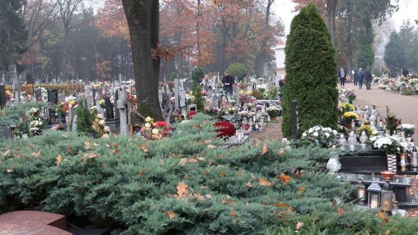  Wszystkich Świętych. Cmentarz w Margoninie 1 listopada 