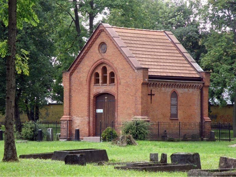 W 2003 r. cmentarz uporządkowano i odnowiono kaplicę. Fot....