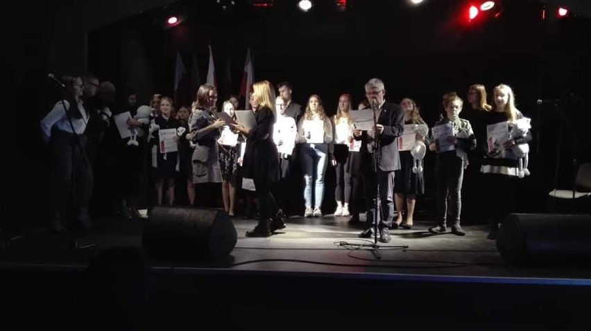 W Młodzieżowym Domu Kultury odbył się  XII Przegląd Piosenki Żołnierskiej i Patriotycznej w Koninie
