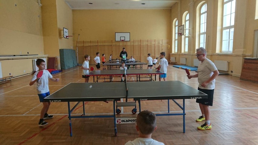 Turniej tenisa stołowego w Szkole Podstawowej nr 3 w Sycowie 