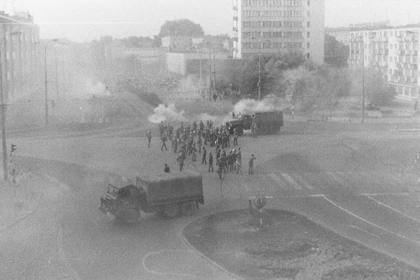 Starcia protestujących z milicjantami trwały kilka godzin. W...