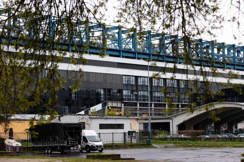 Stadion Wisły Kraków otrzyma "drugą skórę". Coraz bliżej zakończenia przebudowy obiektu. Nowe zdjęcia