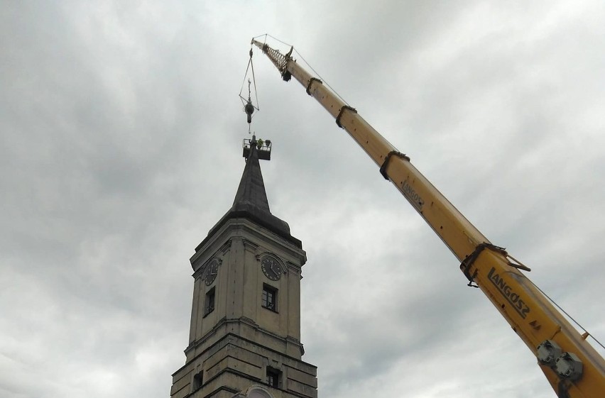 Iglica wraz z kapsułą czasu runęła w lutym 2020 roku. Teraz...