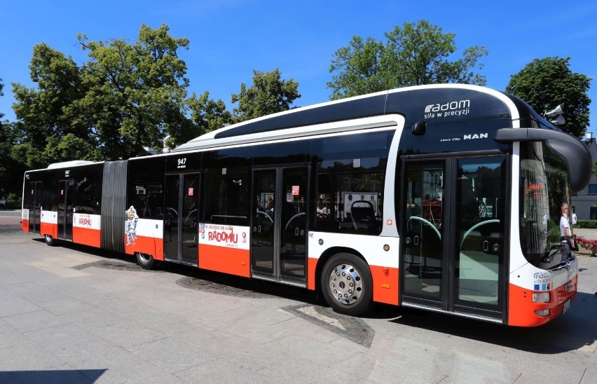 Autobus Radomskiego Czerwca’76 jeździ już po ulicach miasta.