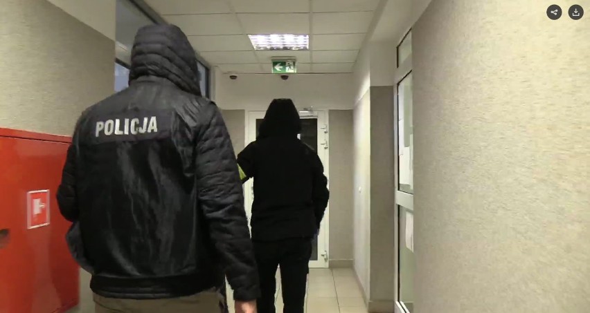 Próba gwałtu w Chorzowie. Młody mężczyzna napadł na kobietę - groził jej nożem, okradł, a następnie próbował wykorzystać seksualnie