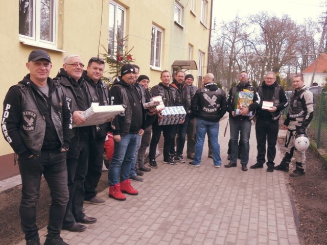 W grudniu motocykliści z grudziądzkiego klubu "Hawks" MC Poland dali w prezencie Monice m.in. laptopa