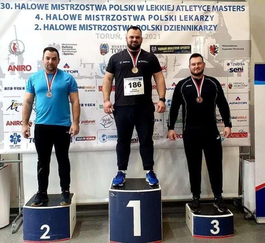 Lekkoatleci z Pucka na mistrzostwach w Toruniu. Pojechali w szóstkę, wrócili z siedmioma medalami. Grzegorz Kujawski z nowym rekordem