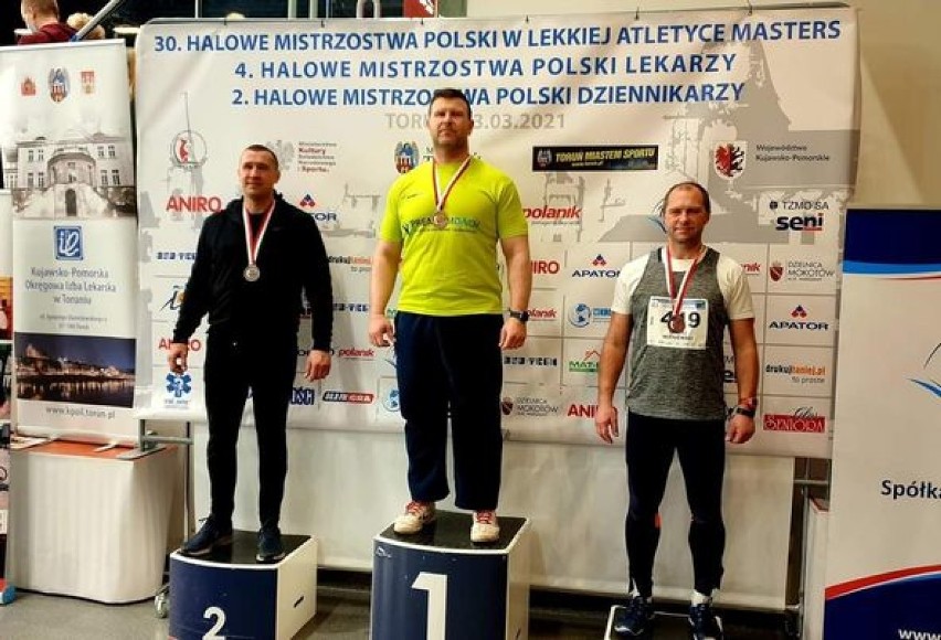 Lekkoatleci z Pucka na mistrzostwach w Toruniu. Pojechali w szóstkę, wrócili z siedmioma medalami. Grzegorz Kujawski z nowym rekordem