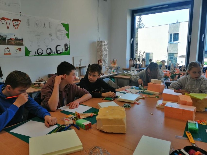 Gm. Cedry Wielkie: Uczniowie ze szkoły w Wocławach biorą udział w projekcie „Młodzieżowy College Kreatywności i Innowacyjności” [ZDJĘCIA]