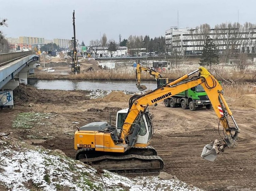 W Bydgoszczy trwa budowa nowych przepraw przez rzekę
