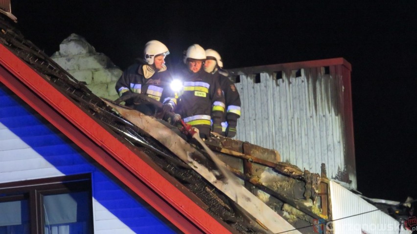 Pożar domu w Grojcu. Ogień poważnie uszkodził budynek