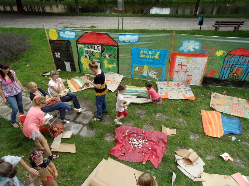 Atrakcje dla dzieci w Słupsku: Zabawy plastyczne przed Basztą Czarownic [FOTO+FILM]