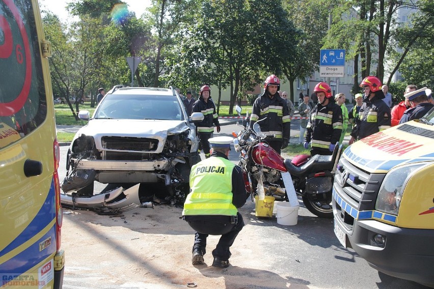 Tragiczny wypadek na Zbiegniewskiej we Włocławku. Nie żyje motocyklista [zdjęcia, wideo]