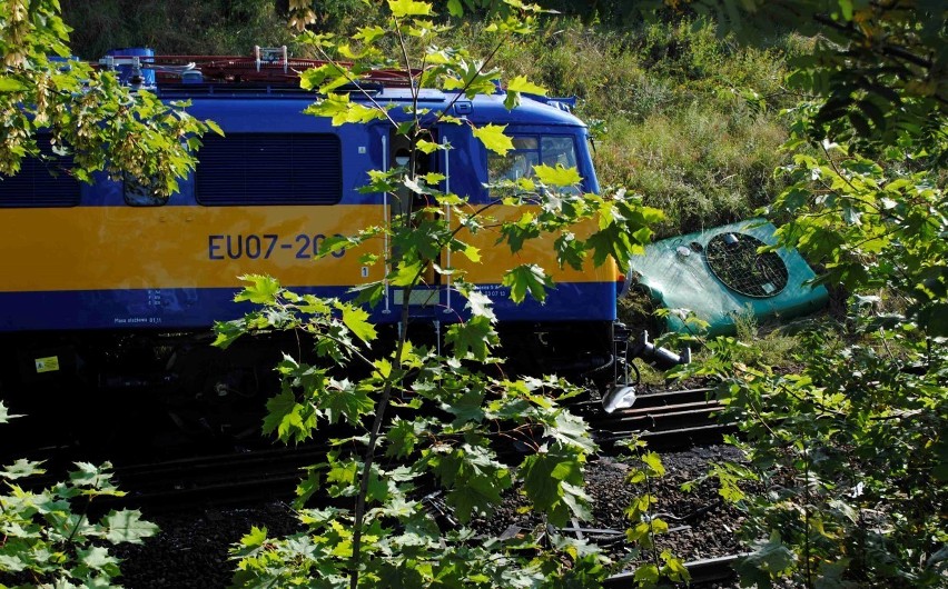 Zderzenie dwóch pociągów w Tczewie. Ranny został jeden z maszynistów [ZDJĘCIA]