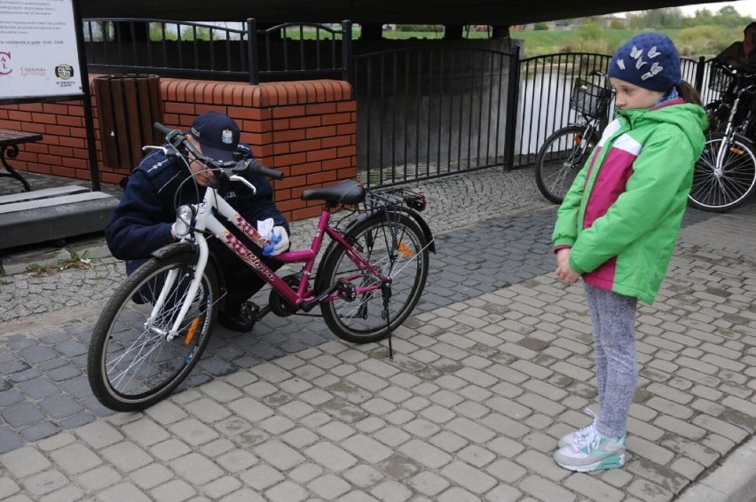 Śremscy policjanci zapraszają rowerzystów do akcji znakowania jednośladów. Kiedy w naszym mieście będzie można zabezpieczyć swój rower?