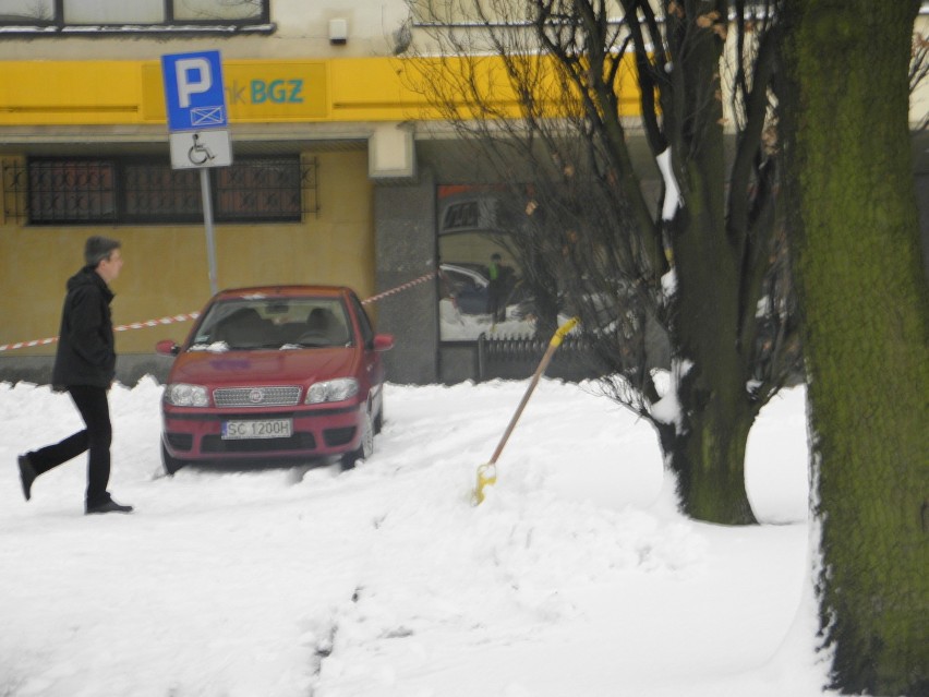 Częstochowa: Atak zimy, opady śniegu paraliżują miasto [ZDJĘCIA]