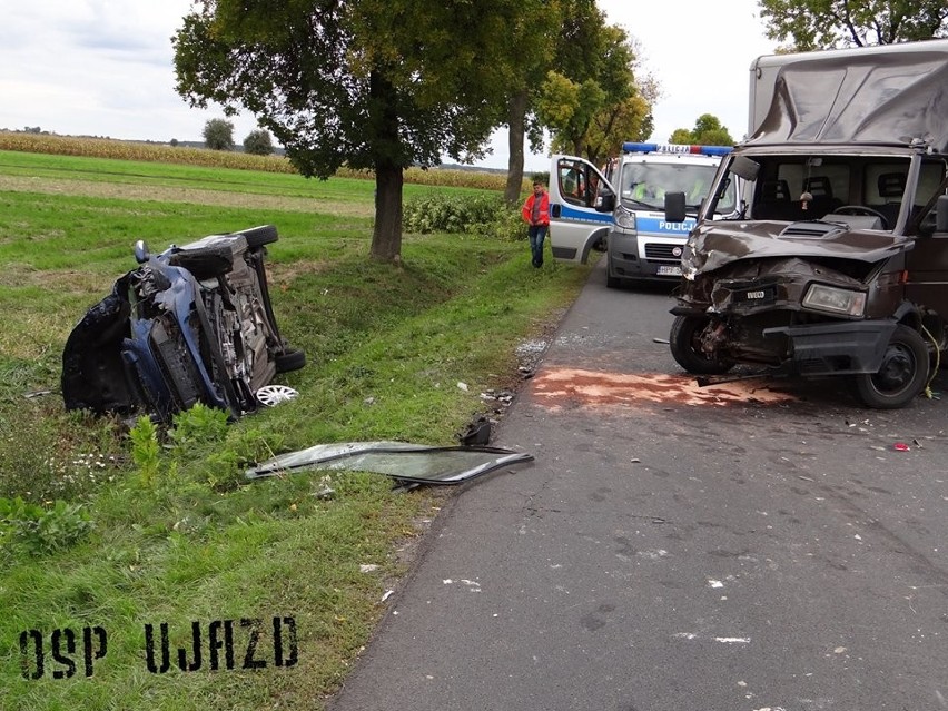 Wypadek w Bukowie na drodze 713: Trzy osoby ranne