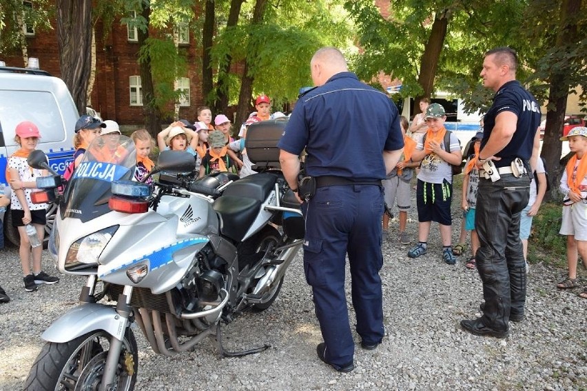 Wizyta dzieci w czasie dnia otwartego Komendy Miejskiej Policji w Krakowie
