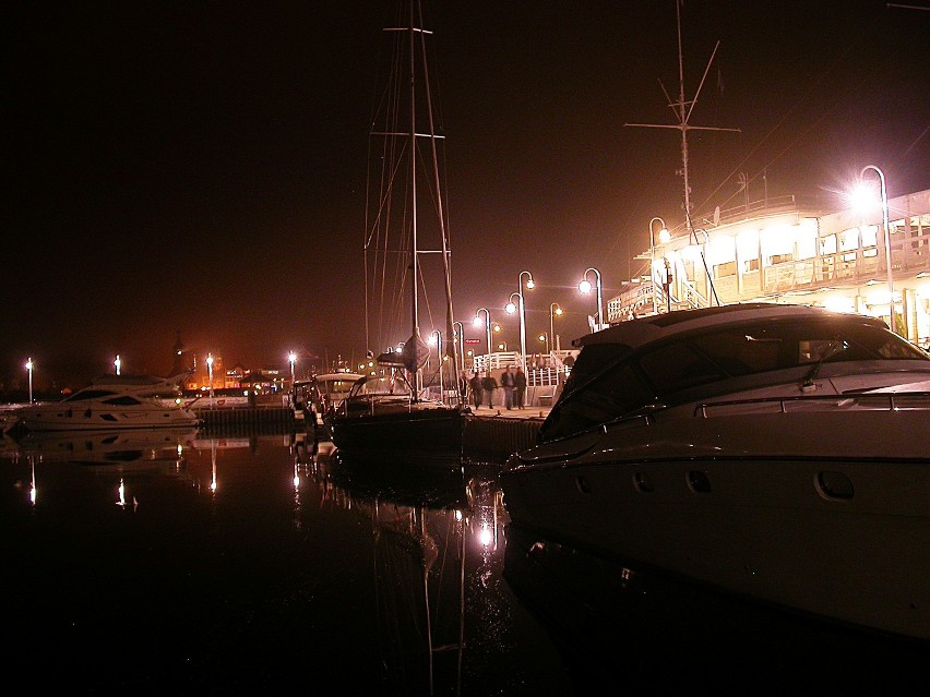 Marina nocą w Sopocie.