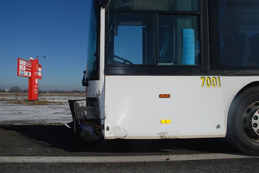 Kiezmark: Kierowca autobusu stracił przytomność, pasażerki wyhamowały autobus [ZDJĘCIA/ FILMY]