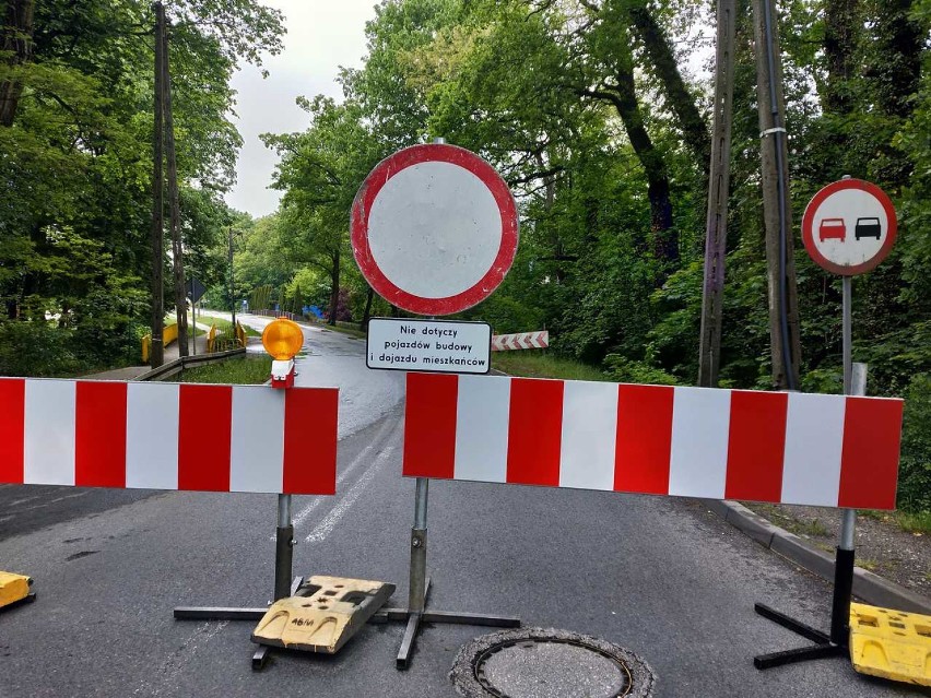 Ul. Żarska jest zamknięta na odcinku od skrzyżowania z ul....